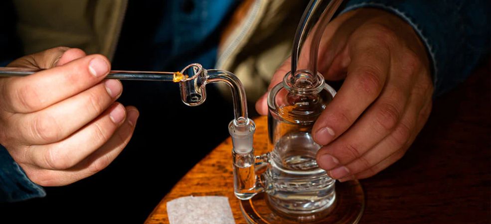 It is a versatile cannabis concentrate that can be consumed in a variety of ways. One of the most common is dabbing.